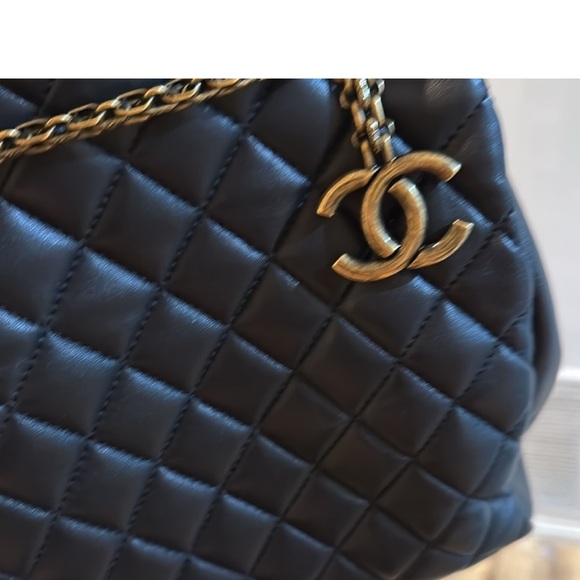 CHANEL
Black Quilted Lambskin Leather Large Just Mademoiselle Bowling Bag - Picture 10 of 11